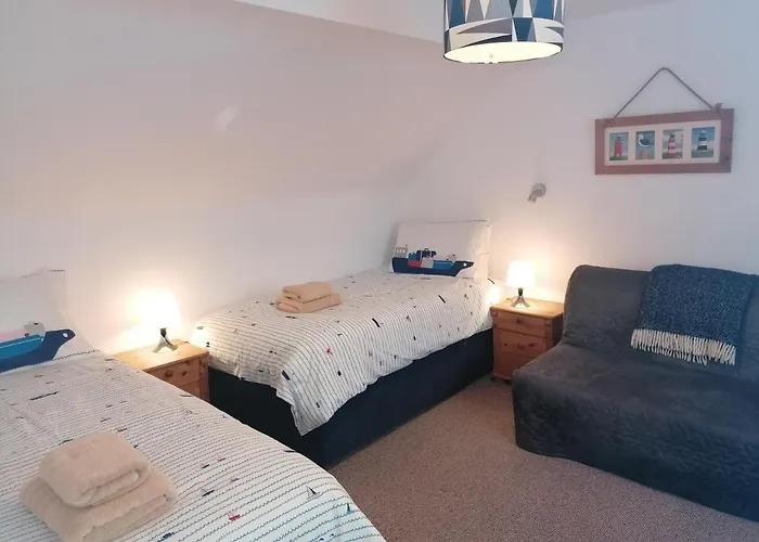 Port Side - Parking - Spacious - Unique - Fibre Broadband - Sky&BT Sports - Virgin Media